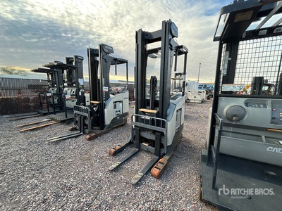 2017 Crown RR5725-35 3500 lb Reach Truck (Inoperable)