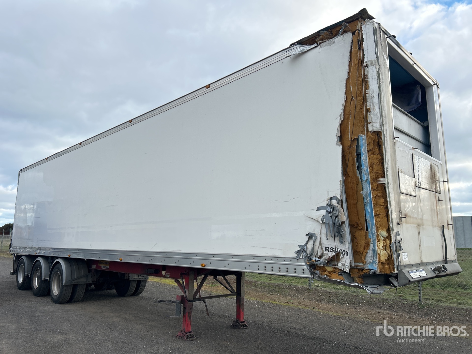 2019 MaxiTrans 13.3 m Tri/A Van Trailer