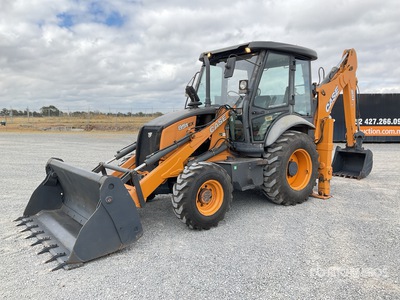 2017 Case 851EX-SS 4x4 Retroexcavadora / Graaflaadmachine