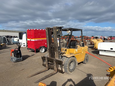 1998 Cat GP40 6800 lb Pneumatic Tire Forklift