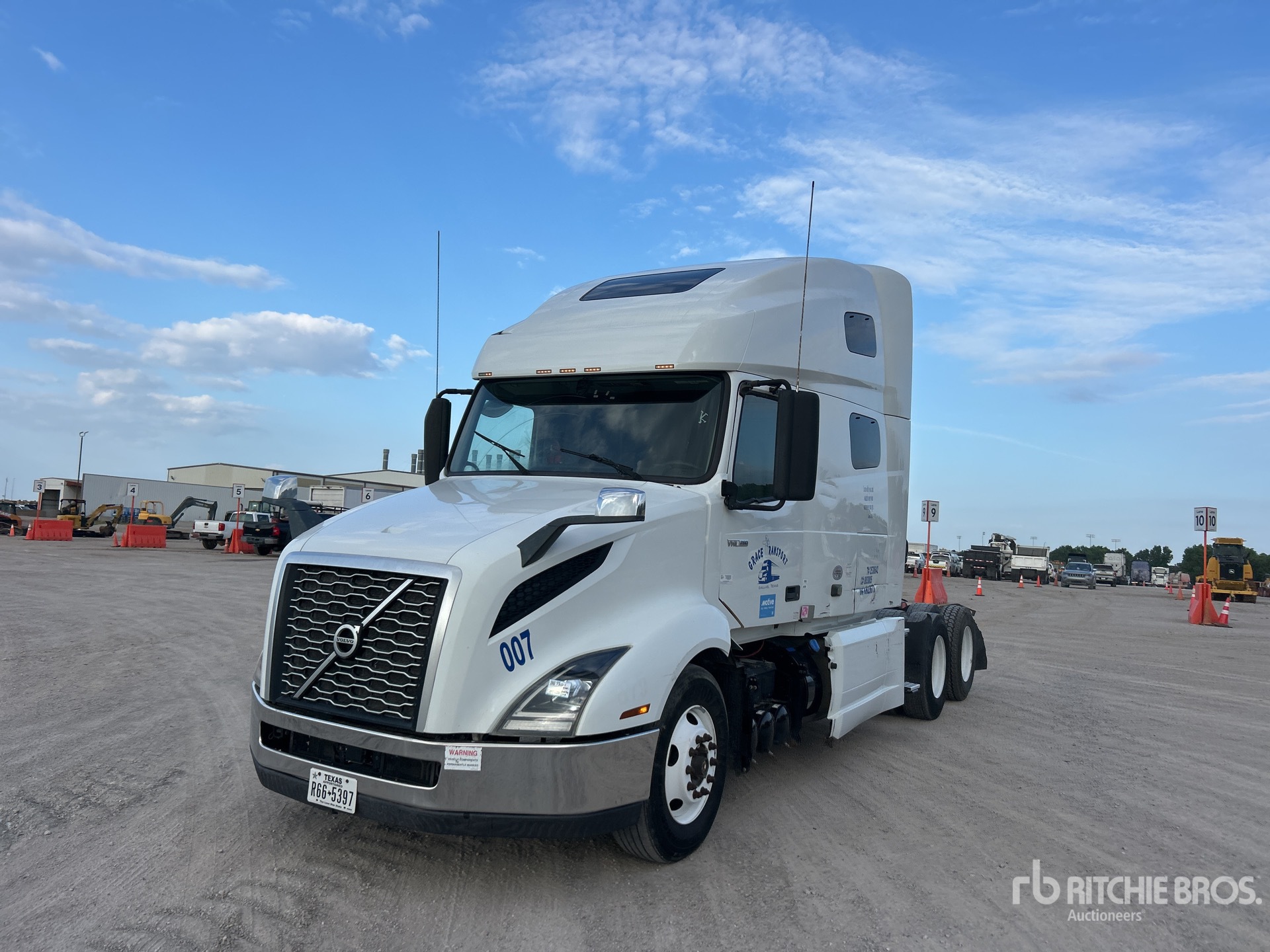 2019 Volvo VNL760 6x4 T/A Sleeper Truck Tractor
