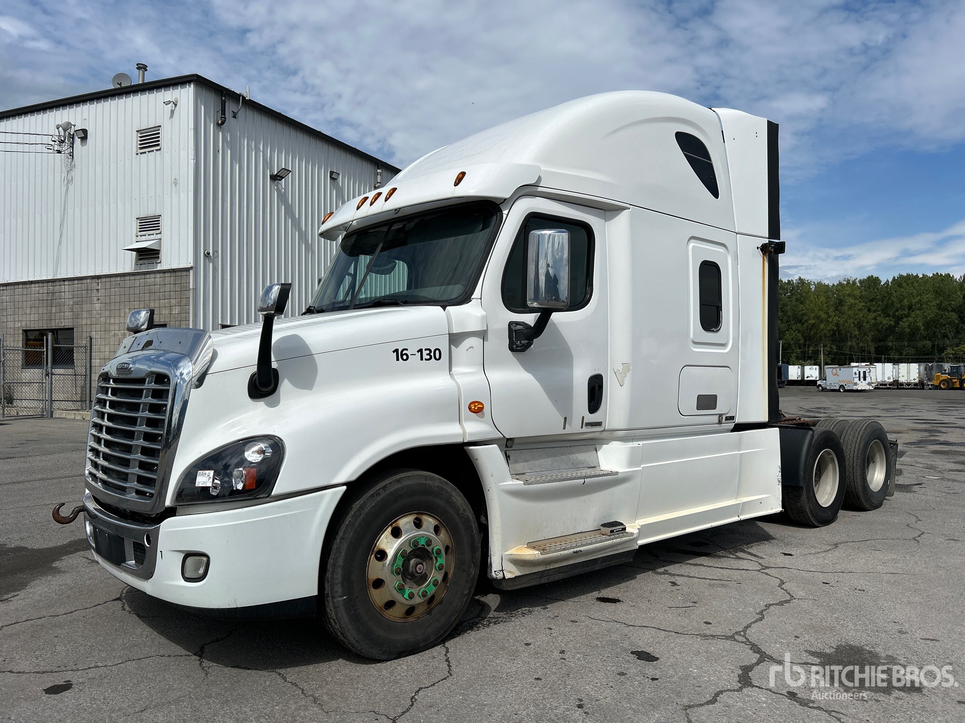 2016 Freightliner Cascadia 125 6x4 T/A Sleeper Truck Tractor