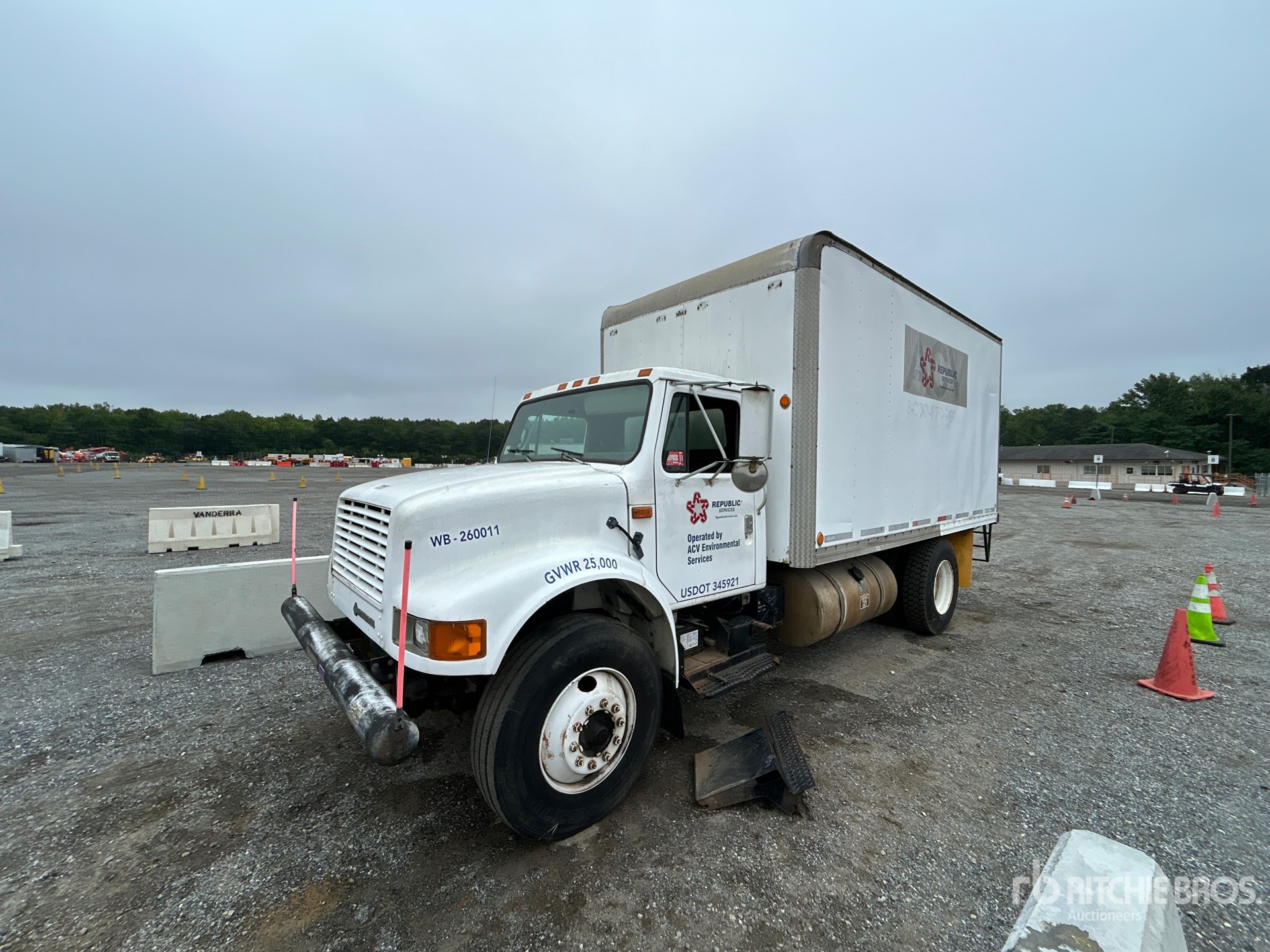 1992 International 4700 4x2 Van Truck