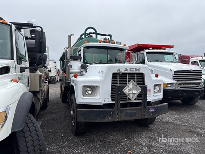 1990 Presvac systems on 1989 Mack RB690S 6x2 Vacuum Excavator Truck