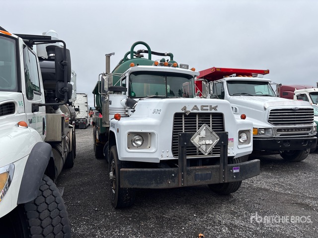 1990 Presvac systems on 1989 Mack RB690S 6x2 Vacuum Excavator Truck ...