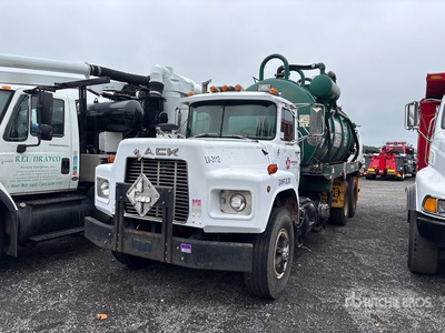 1990 Presvac systems on 1989 Mack RB690S 6x2 Vacuum Excavator Truck