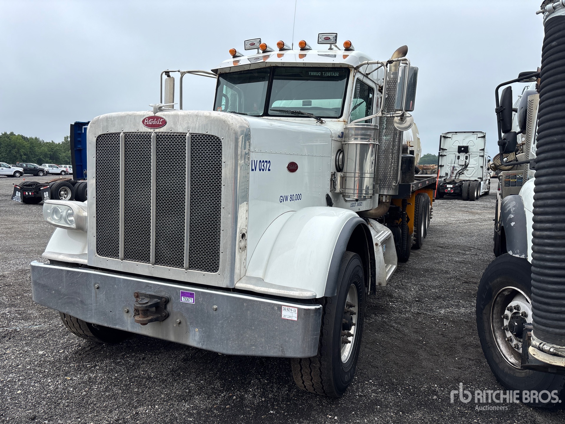 2013 Peterbilt 388 10x6 Vacuum Tanker Truck