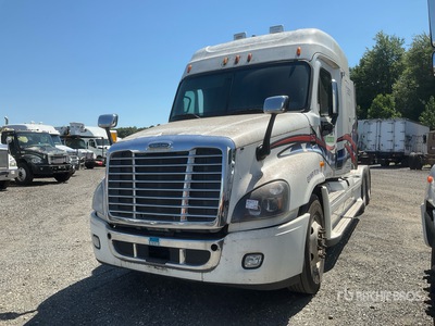 2013 Freightliner Cascadia 125 6x4 Cabeza Tractora Cabina Dormitorio (Inoperable)