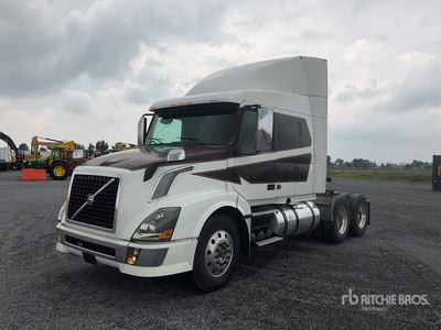 2014 Volvo VNL64T670 6x4 Tractocamion con Dormitorio / Sleeper Truck Tractor