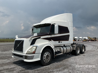 2013 Volvo VNL 64T 630 6x4 Tractocamion con Dormitorio / T/A Sleeper Truck Tractor