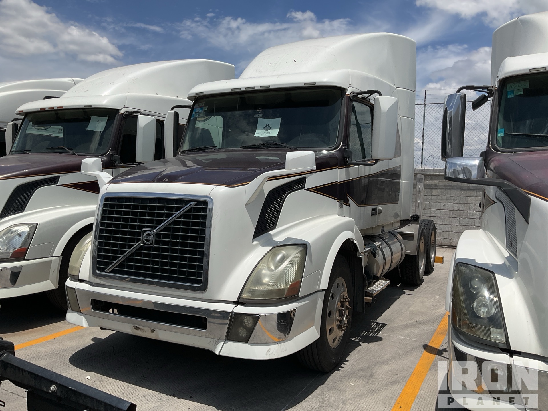 2013 Volvo VNL64T-630 Cabeza Tractora Cabina Dormitorio