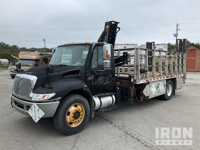 Palfinger Knuckle Boom on 2007 International 4400 SBA 4x2 4x2 Camion plataforma con grua
