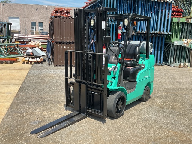 2015 Mitsubishi FGC30N