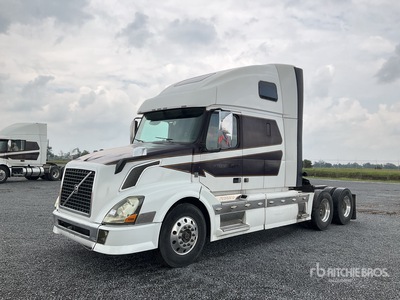 2014 Volvo VNL64T670 6x4 Tractocamion con Dormitorio / Sleeper Truck Tractor