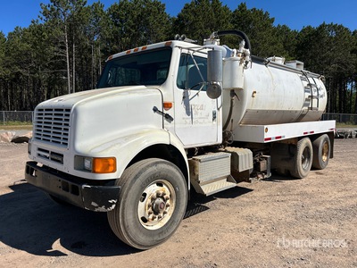 2002 International 8100 6x4 Sewer Cleaner Truck