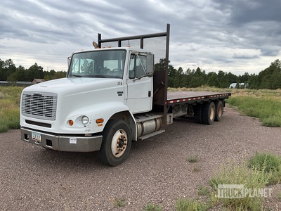 2004 Freightliner FL112 6x4 Ciężarówka z płaską platformą