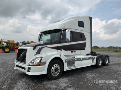 2015 Volvo VNL64T670 6x4 Tractocamion con Dormitorio / Sleeper Truck Tractor