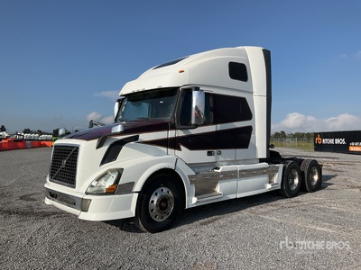 2015 Volvo VNL64T670 6x4 Tractocamion con Dormitorio / T/A Sleeper Truck Tractor
