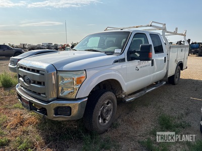 2011 Ford F-350 XLT 4x4 Crew Cab Utility Truck (Inoperable)