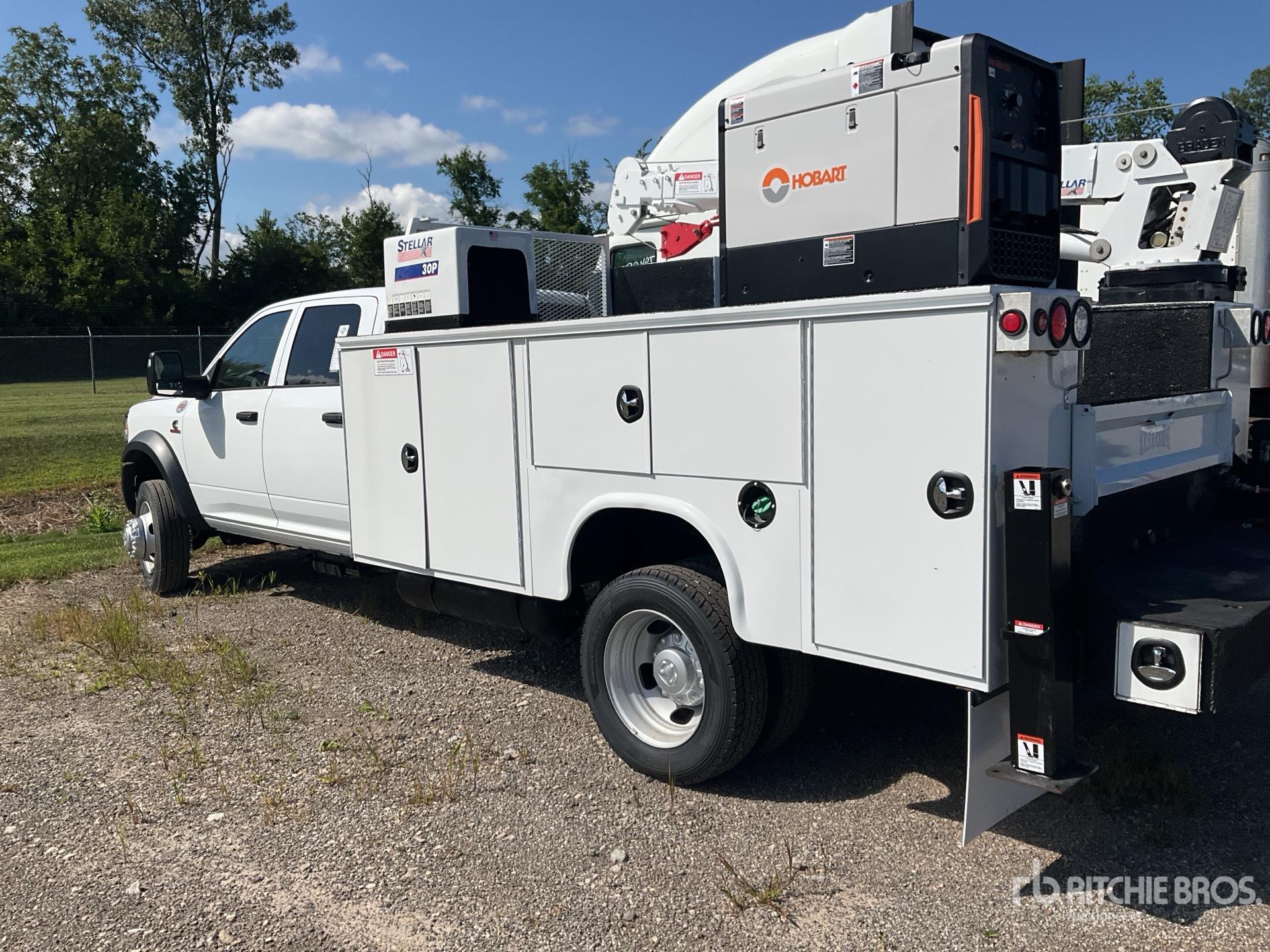 2024 Ram 5500 4x4 Crew Cab Camion de servicios