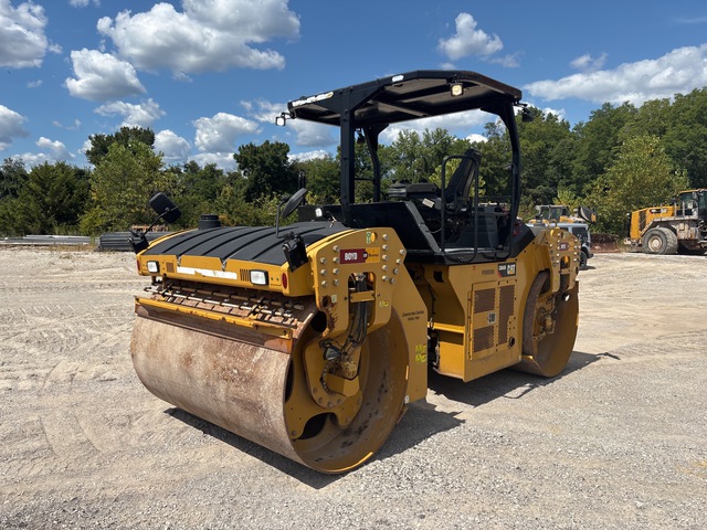 2017 Caterpillar CB66B