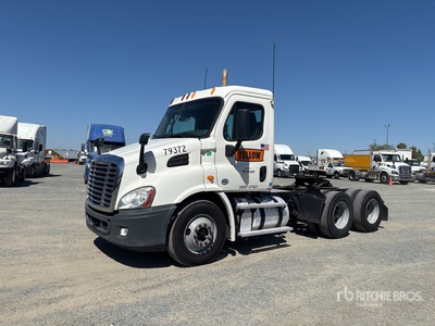 2013 Freightliner Cascadia 113 6x4 T/A Day Cab Truck Tractor