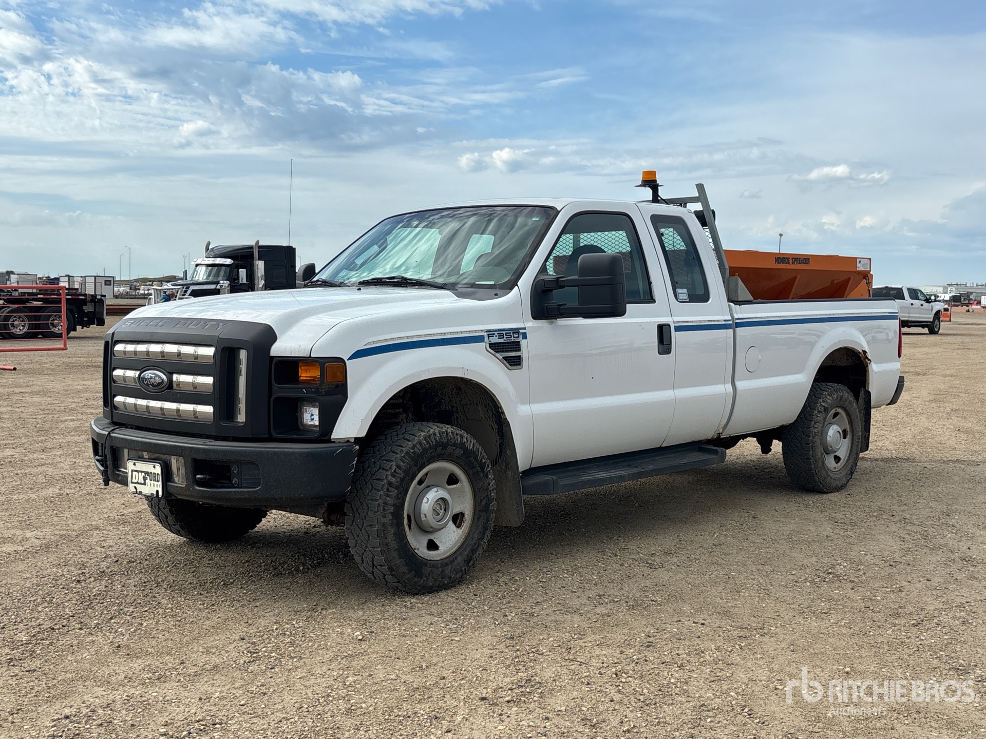2009 Ford F-350 XL 4x4 Extended Cab Spreader Truck