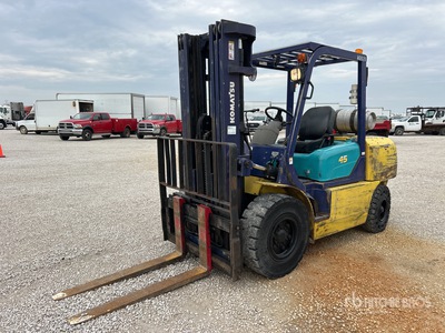 Komatsu FG45T2-7 9300 lb Pneumatic Tire Forklift
