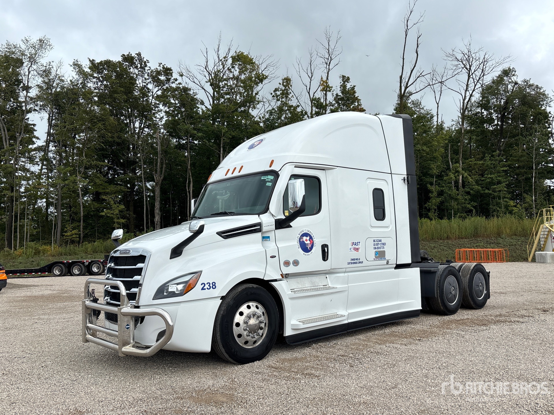 2025 Freightliner Cascadia 126 6x4 T/A Sleeper Truck Tractor