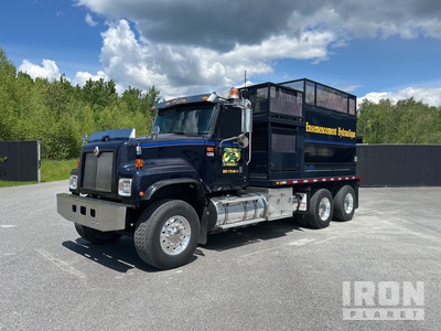 2002 International 5500I 2000 gal 6x4 Ciężarówka z hydrosiewnikiem