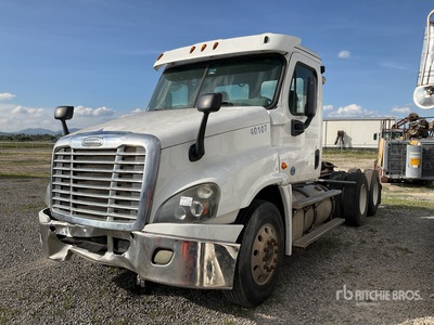 2015 Freightliner Cascadia 125 6x4 Tractocamion (INOPERABLE) / T/A Sleeper Truck Tractor (Inoperable)