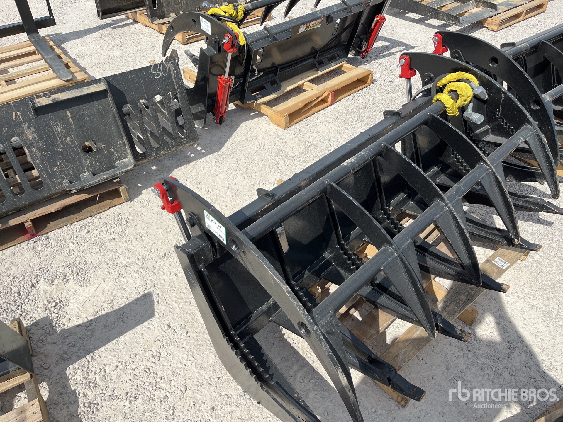 Mid-State E-Series 60 in Skid Steer Grapple