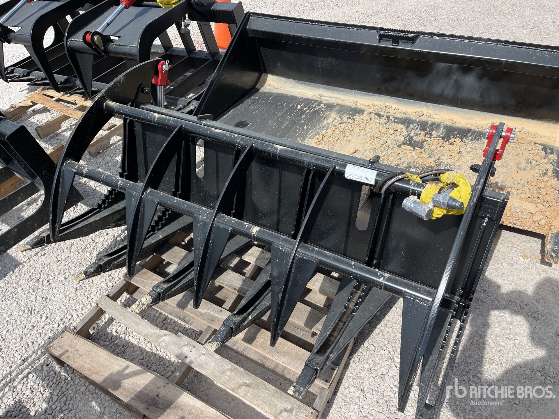 All-Star E-Series 68 in Skid Steer Grapple