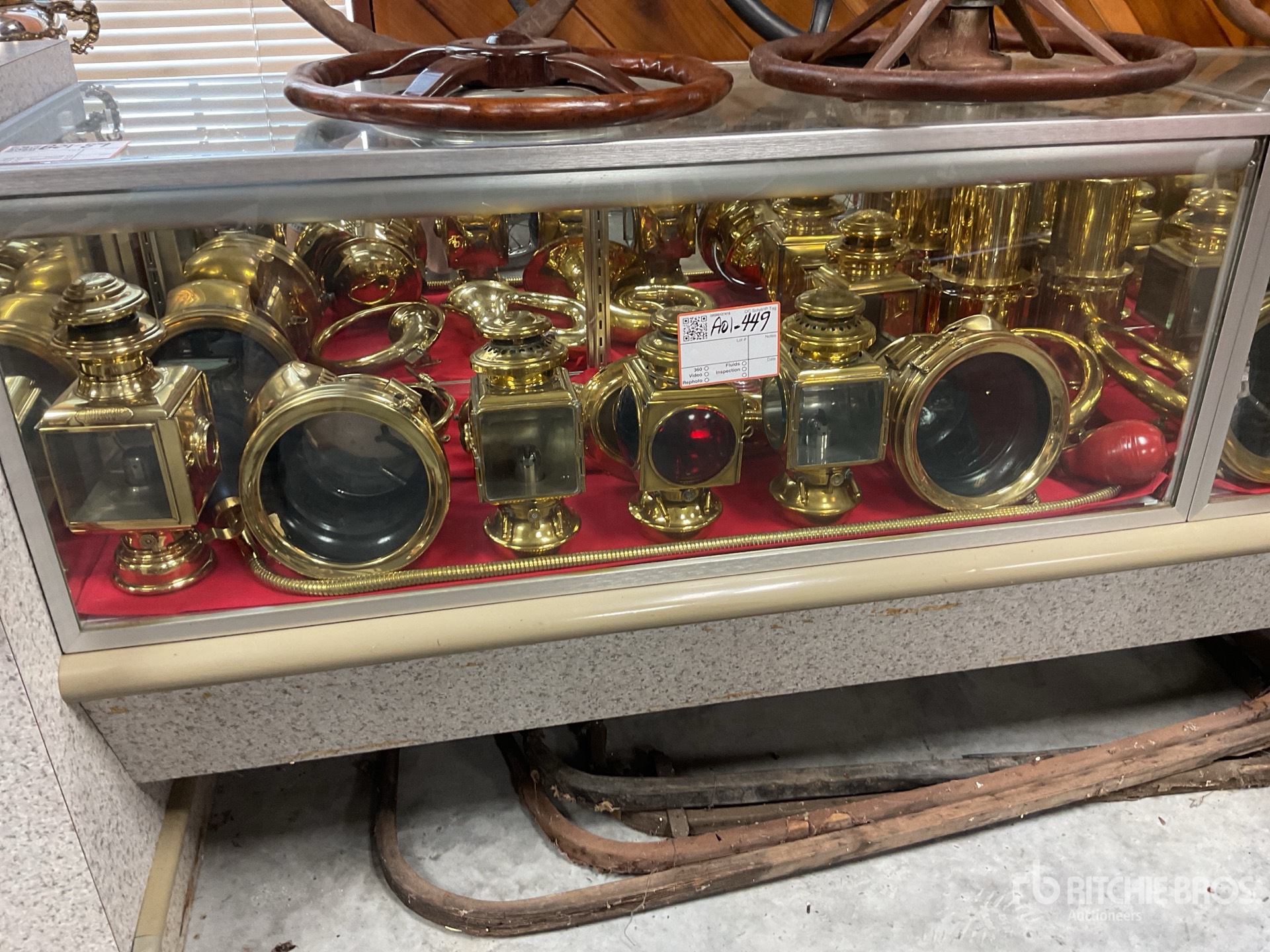 Quantity of E&J Brass lanterns Antichità