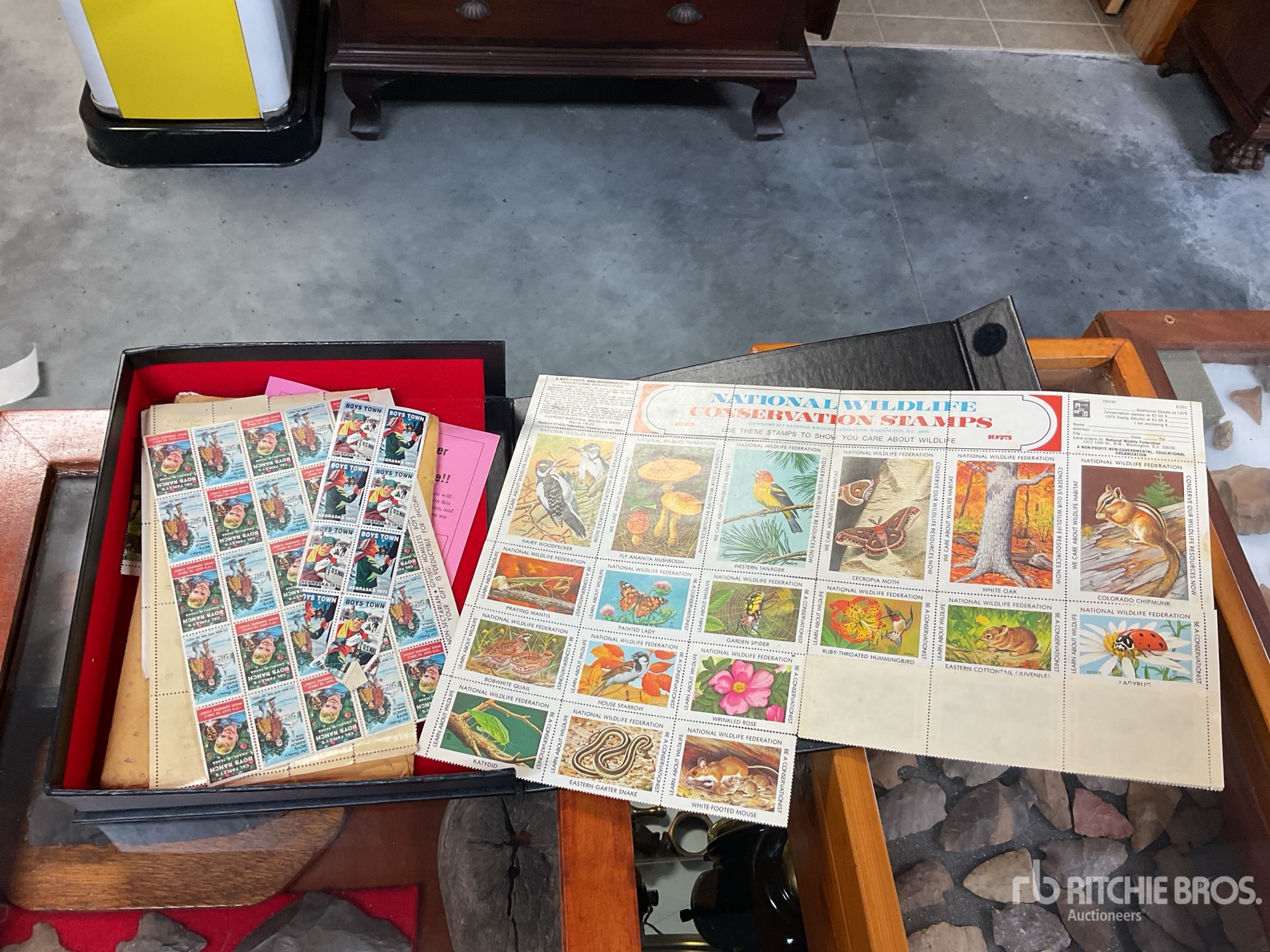 Quantity of misc collectable stamps