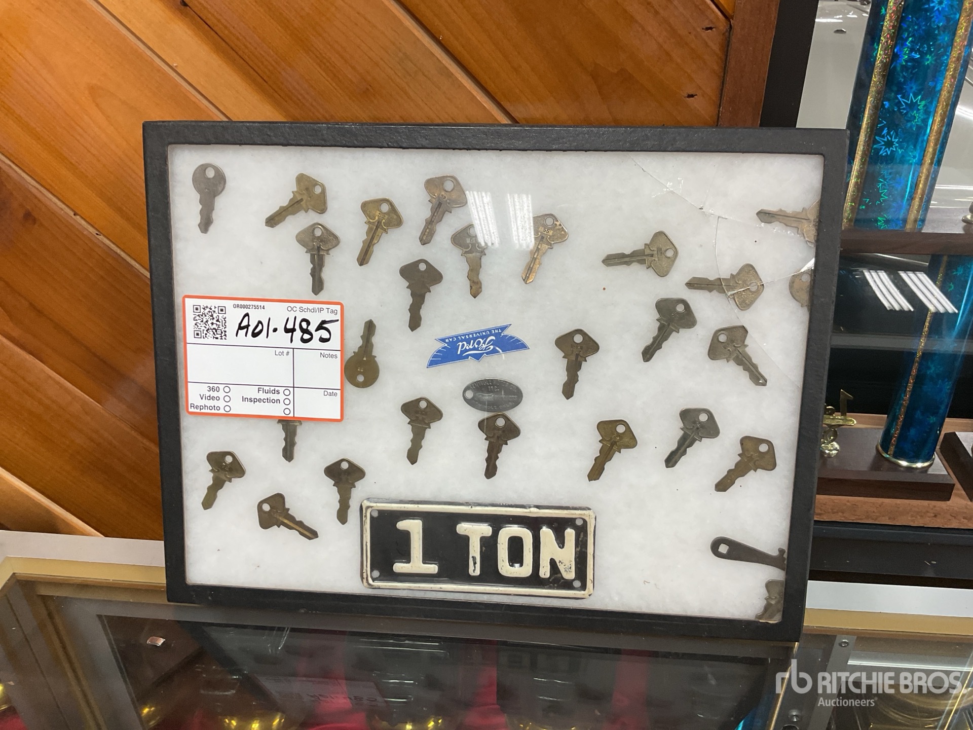 Quantity of Ford car keys Antiques