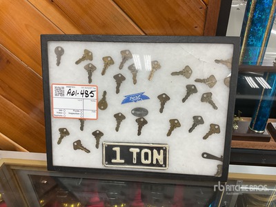Quantity of Ford car keys Antiques