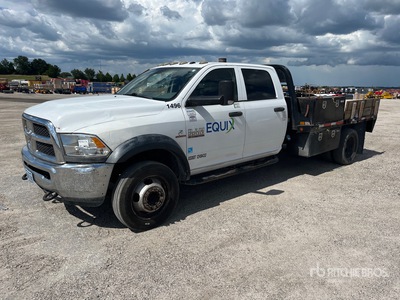 2017 Ram 5500 4x2 Crew Cab Camion à Plateau