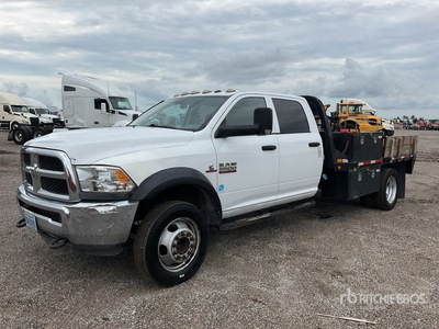 2017 Ram 5500 4x2 Crew Cab Platte vrachtwagen