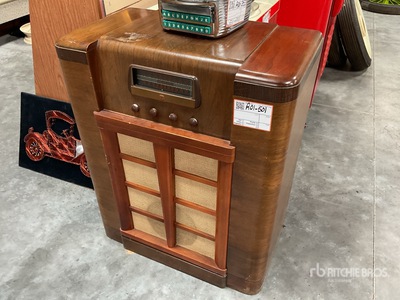 Montgomery Ward cabinet radio