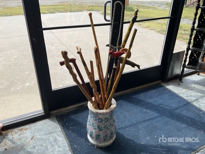Quantity of Collection of Walking Sticks with Urn Antiguedades