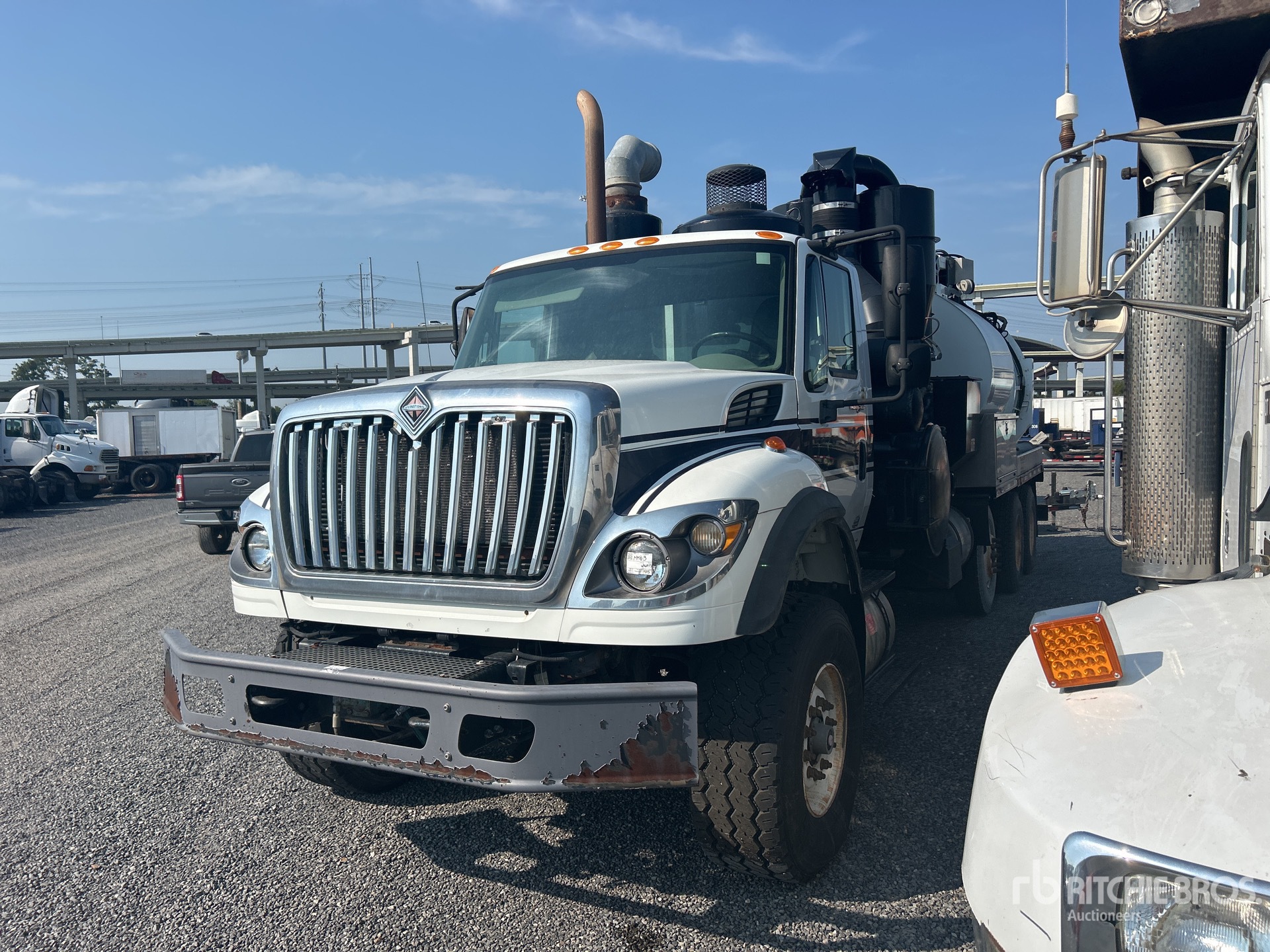 Vactor HXX12-PD53 on 2008 International 7600 8x4 Camion pelleteuse sous vide (Inoperable)