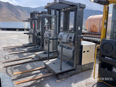 Crown SP3205-30 3000 lb Order Picker (Inoperable)