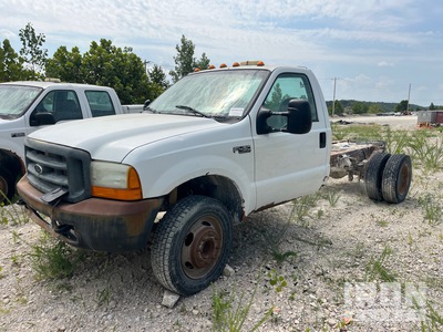 1999 Ford F-450 4x2 Pick-up (Inoperable)