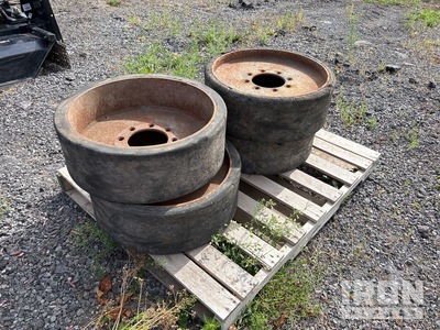 Quantity of (4) Bobcat Tire Opony