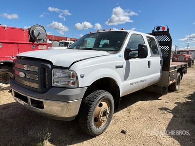 2005 Ford F-350 XL 4x4 Crew Cab Camion à Plateau (Inoperable)