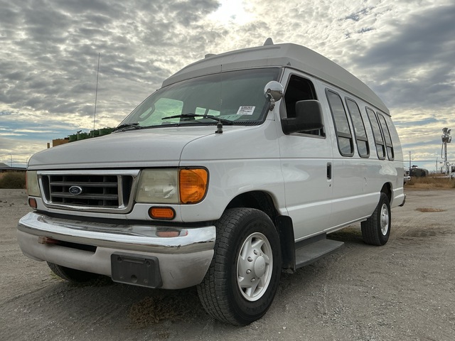 2003 Ford Econoline E-350 Super Duty Passenger Van