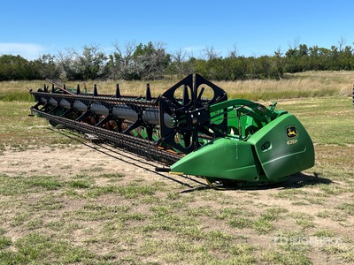 2012 John Deere 635F 35 ft Flex Cabezal de cosechadora trilladora (Inoperable)