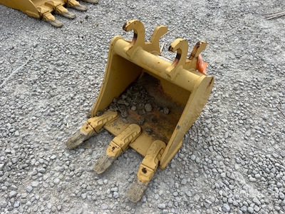 1022401-01600-B3 16 in 1.20 cyd Digging Excavator Bucket - Fits John Deere 17G