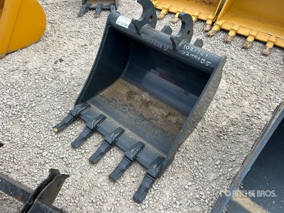 10217C1-03000-B5 30 in 6.50 cyd Digging Excavator Bucket - Fits John Deere 50G